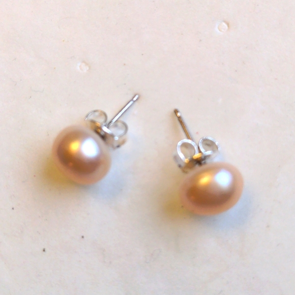 Macy's genuine pearl set. Necklace, Bracelet & Earrings.NWT, pink ,sterling. Box - Picture 6 of 7